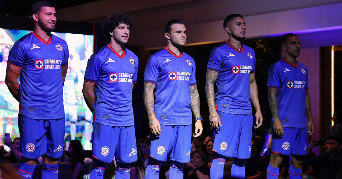 Cruz Azul presentó su nueva playera para la temporada 20232024 hecha