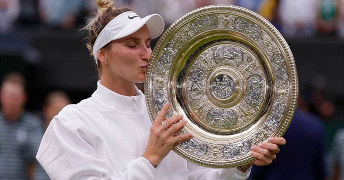 Marketa Vondrousova se coronó en Wimbledon 2023, luego de vencer a Ons Jabeur por doble 6-4