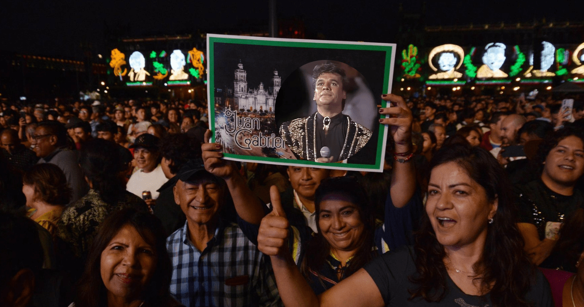Juan Gabriel vuelve a Bellas Artes y al Zócalo con proyección de su primer  concierto