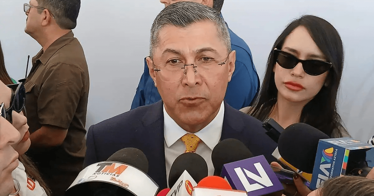 Óscar Rentería Schazarino